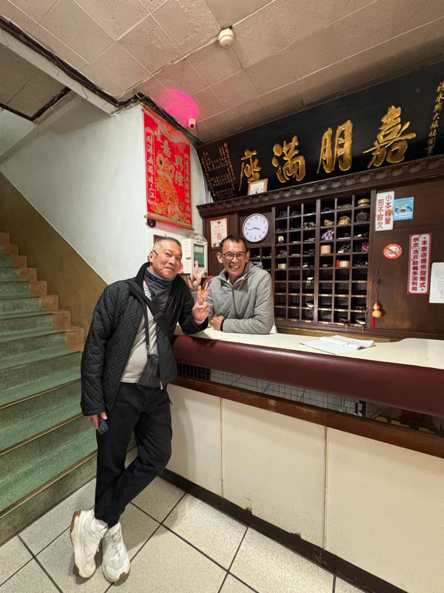 Yongxing Inn Kota Chiayi Bagian luar foto