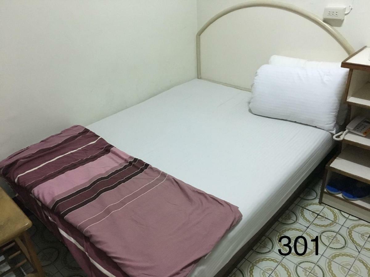 Yongxing Inn Kota Chiayi Bagian luar foto