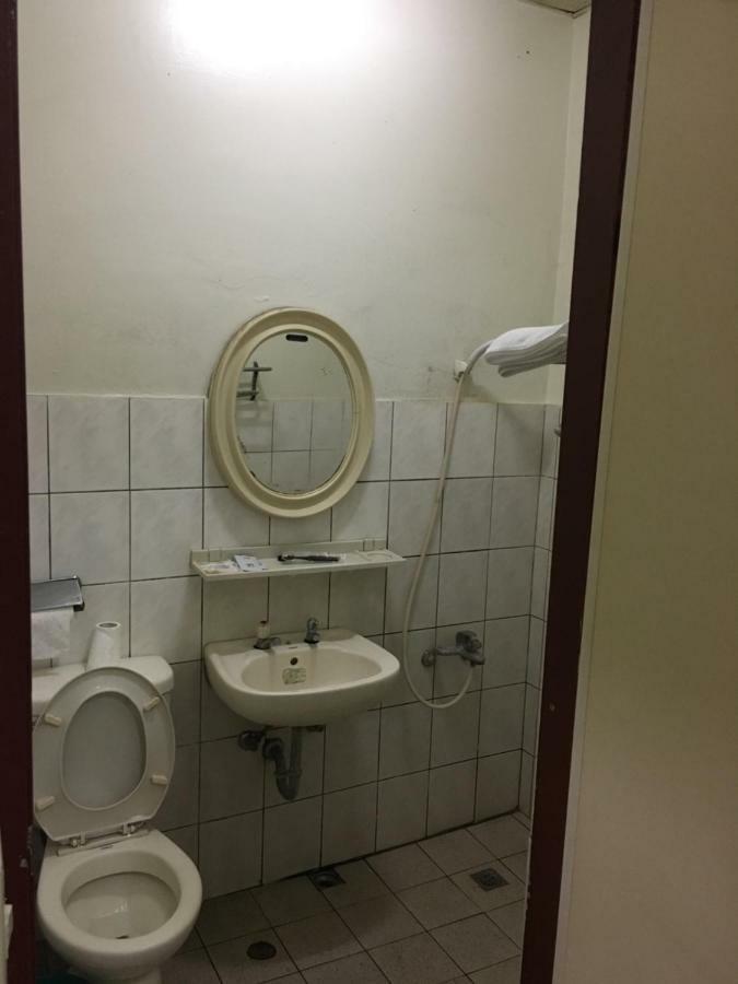 Yongxing Inn Kota Chiayi Bagian luar foto